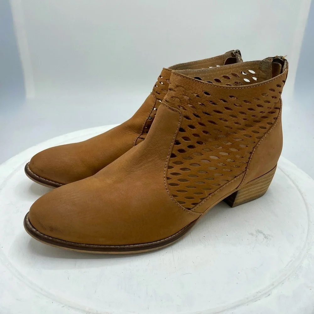 Anthropologie-Seychelles Waypoint Ankle Boots, Real Perforated Leather